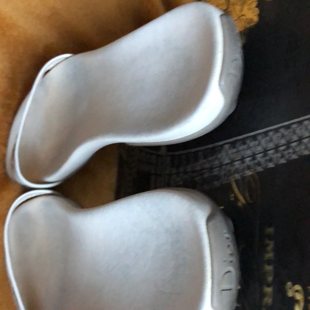 Women's Embroidered White Slide Sandals - Picture 9 of 9